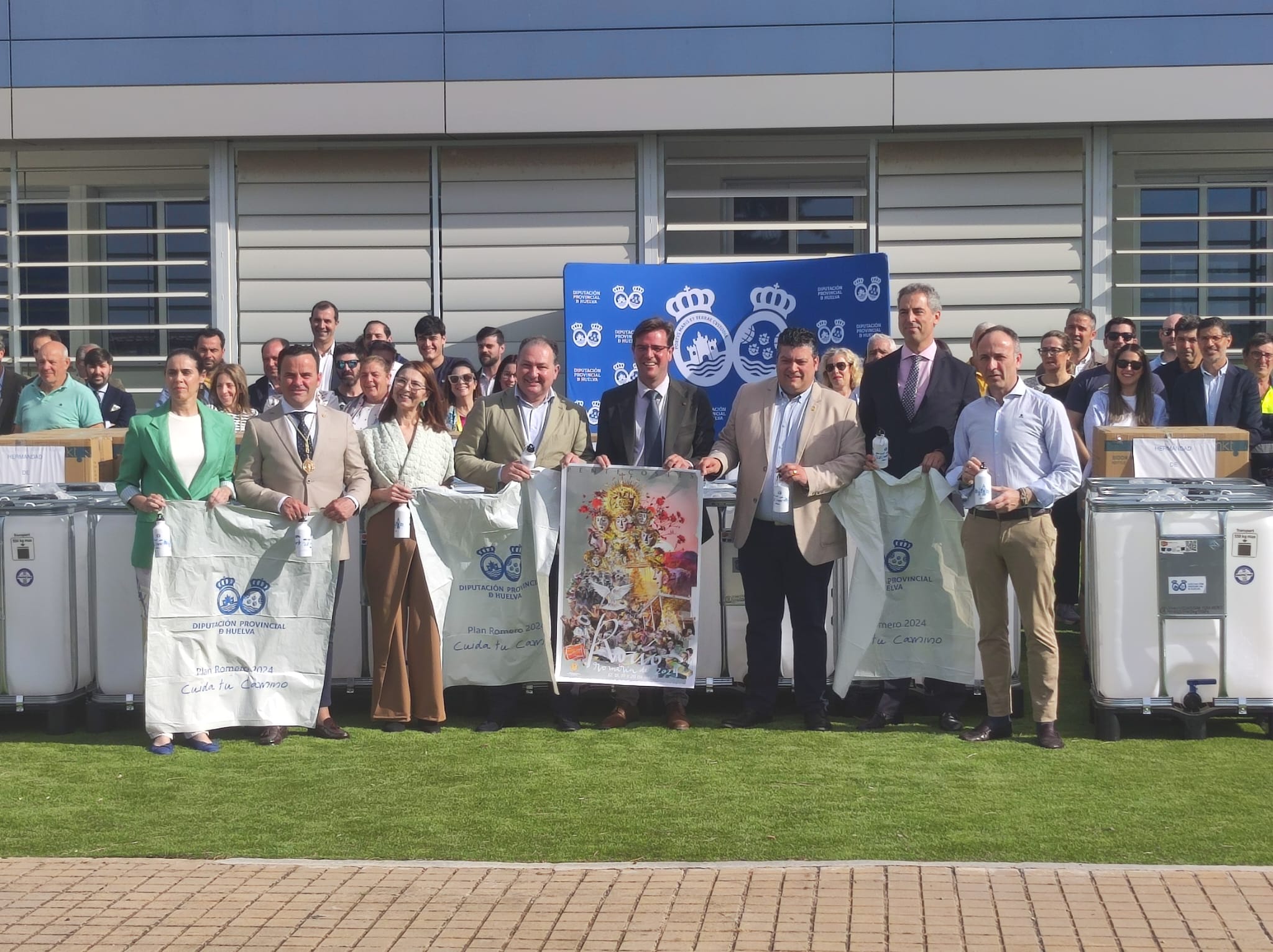 Giahsa y Fundación Cajasol distribuyen casi 10.000 botellas de aluminio reutilizables entre 16 hermandades rocieras de la provincia
